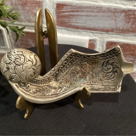 Vintage Metal Crafted Unique Boot Shoe Elf Slipper Ashtray - Rare - Collectible - Picture 3 of 11